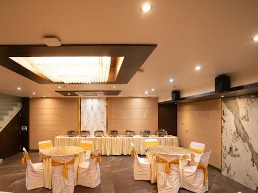 Hotel Emerald Inn 보팔 외부 사진